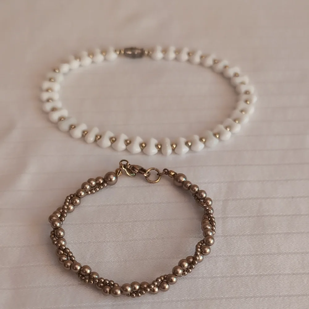 Elegant White and Gold Tone Vintage Beaded Bracelet Set - Picture 1 of 5